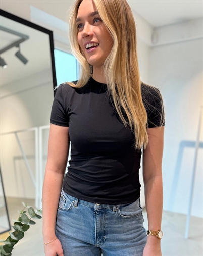 Ea T-shirt - Only